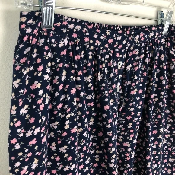 Hollister- Floral button front design skirt size M - Picture 3 of 9